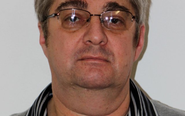 Fanie Viljoen, Gansbaai Apteek se Apteker wat onlangs ‘n hartaanval gehad het